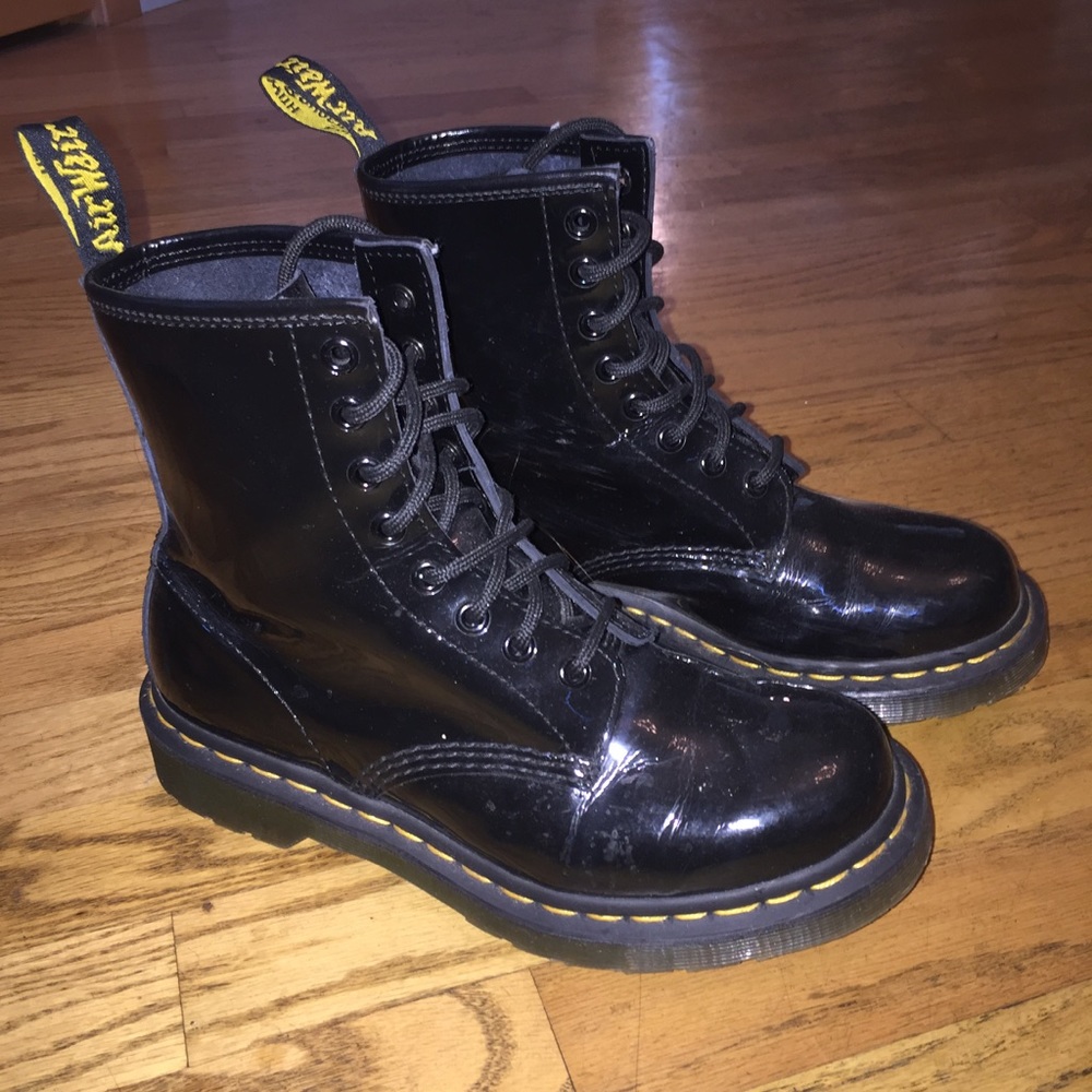 NEW Dr. Marten "The Original" boots (shiny)